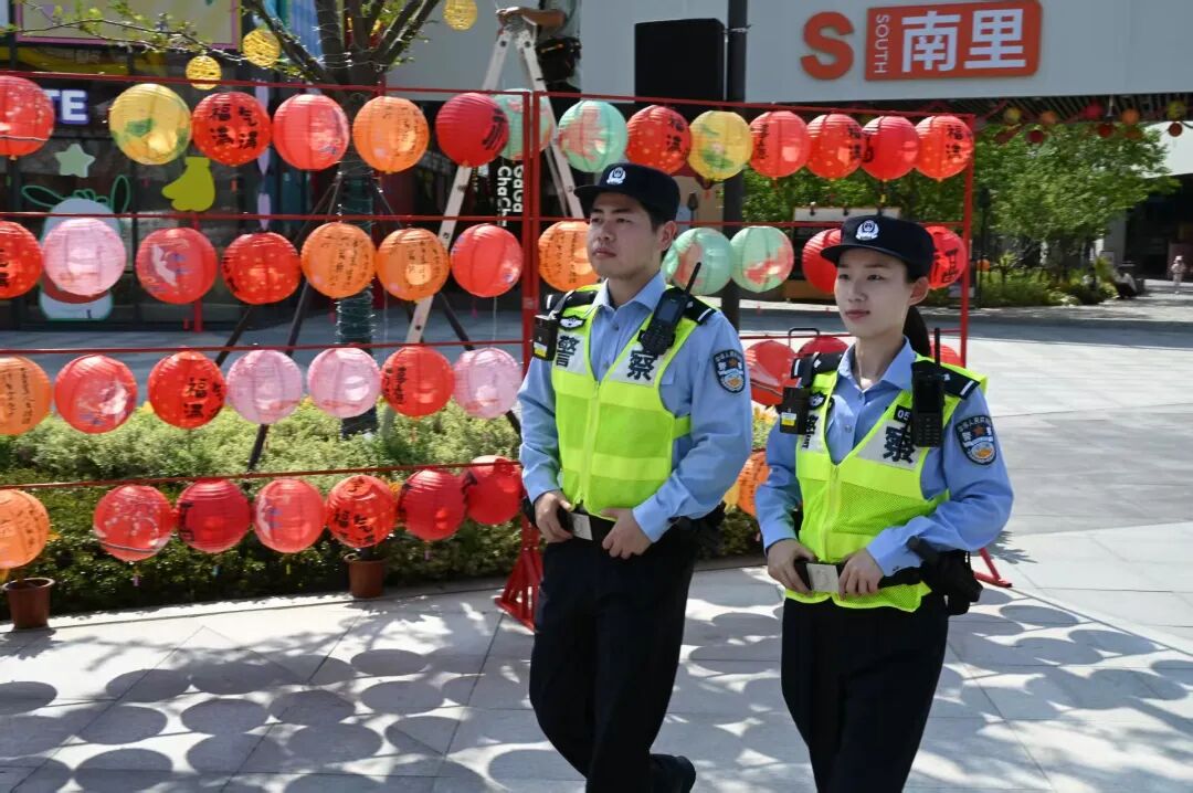 “一景点一方案” 上海公安多措并举在热门景区景点开展大客流疏导 